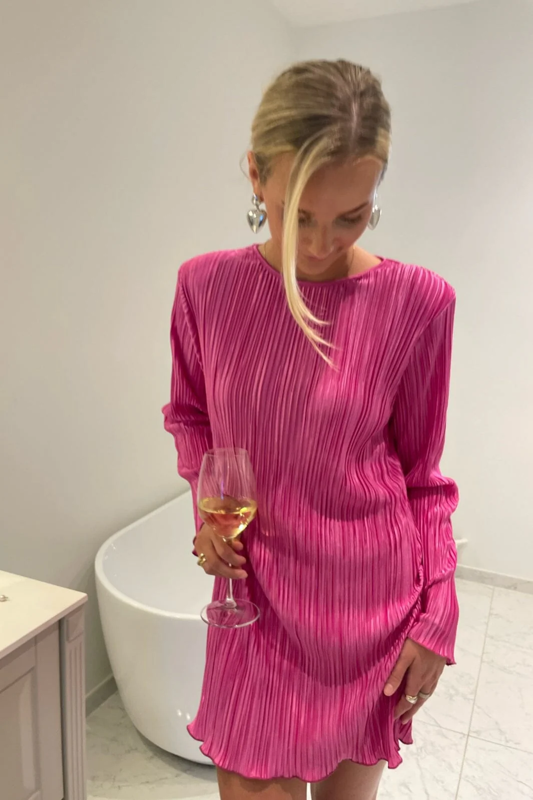 BYIC - Kellyic Plissé Dress - Fuchsia Pink - Image 5