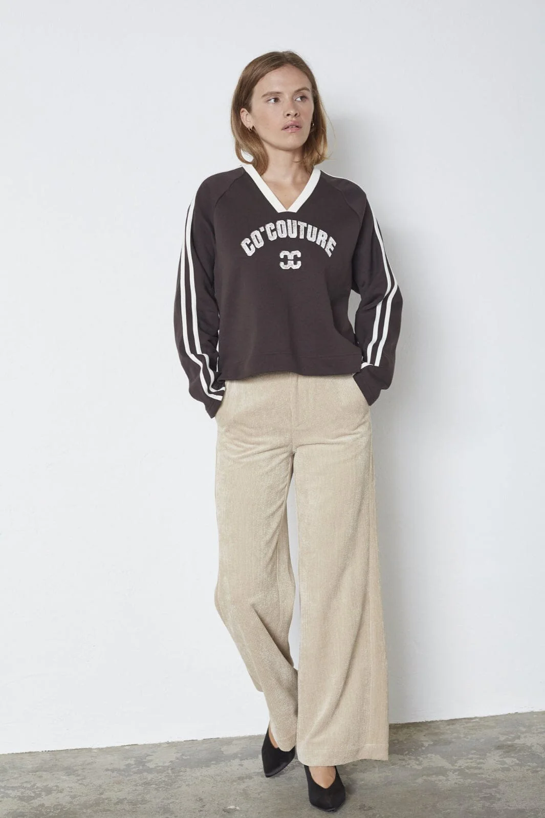 Co´Couture - Batucc Coco V-Sweat 47001 - 145 - Dark Brown - Image 2