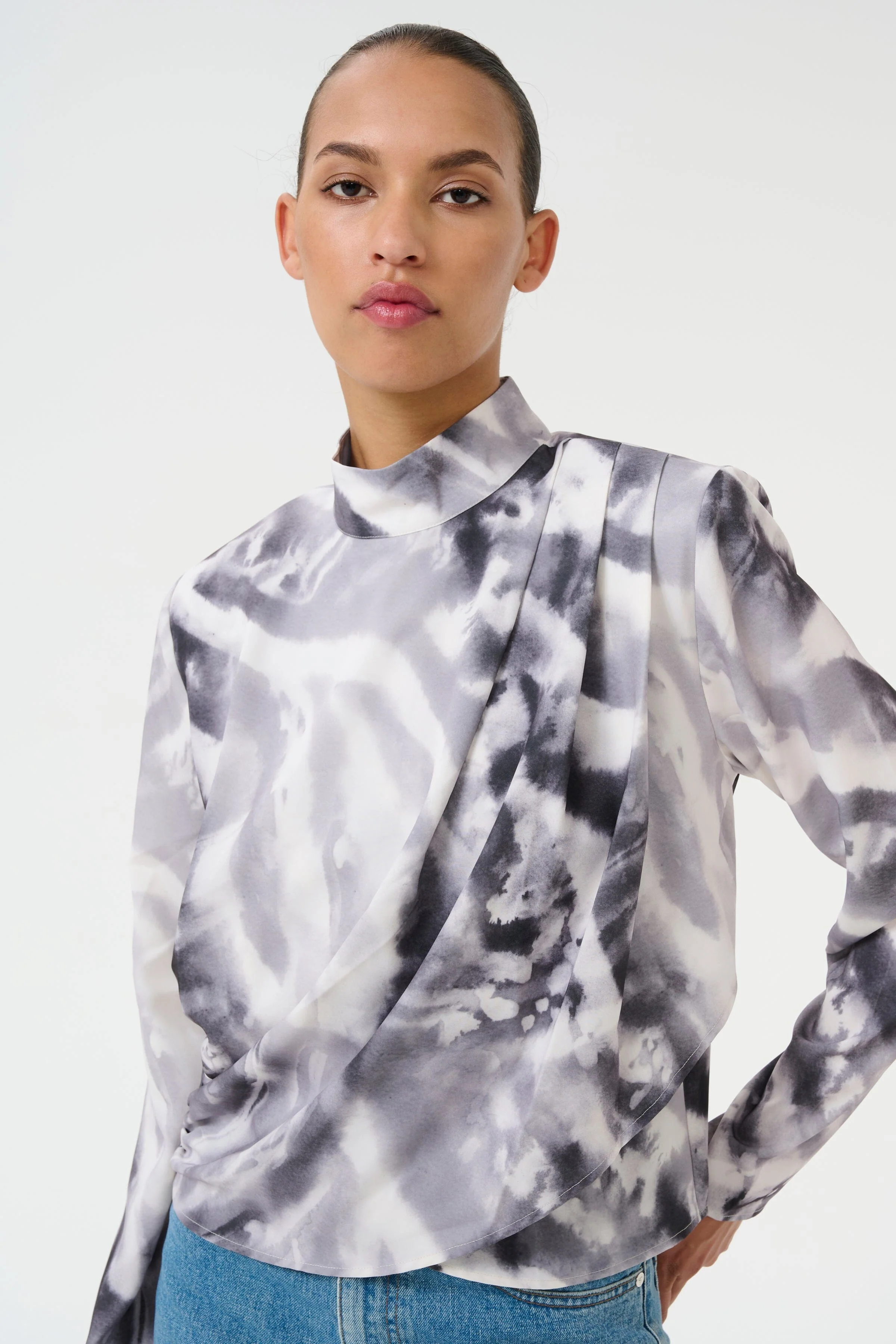 Gestuz - Aronagz P Blouse 10909724 - 107039 - Blacknwhite Animal - Image 2