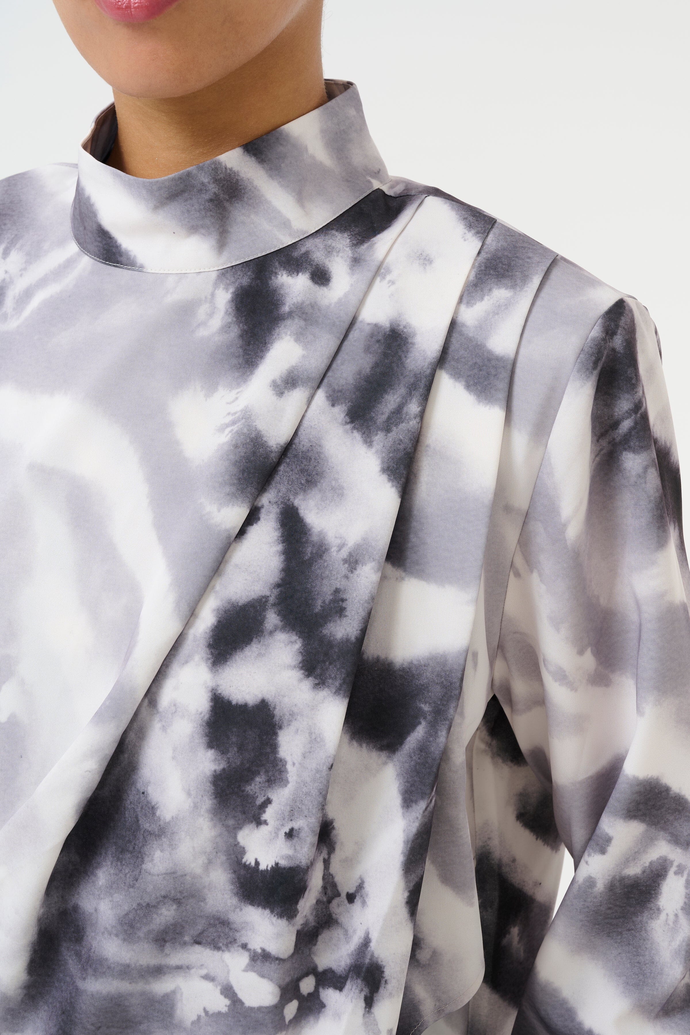 Gestuz - Aronagz P Blouse 10909724 - 107039 - Blacknwhite Animal - Image 4