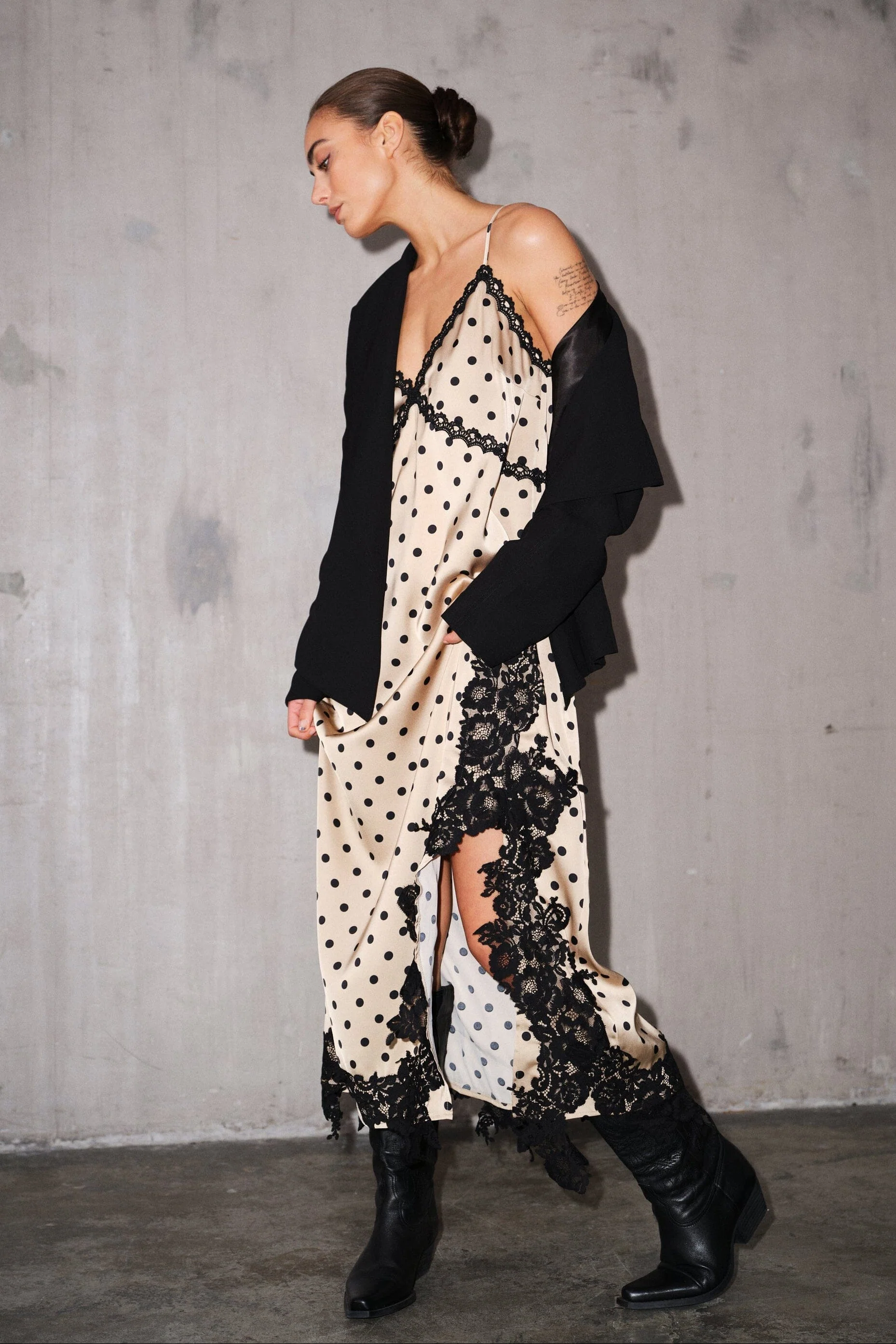 Gossia - Dahliago Mi Dress G3010 - Latte Black Dots - Image 5