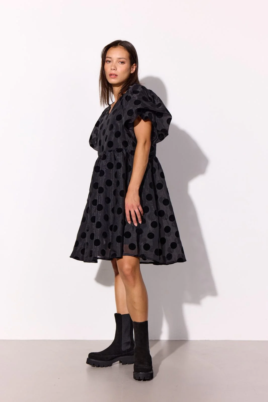 Hunkøn - Bobby Dress 25637 - Black W/Dots - Image 2