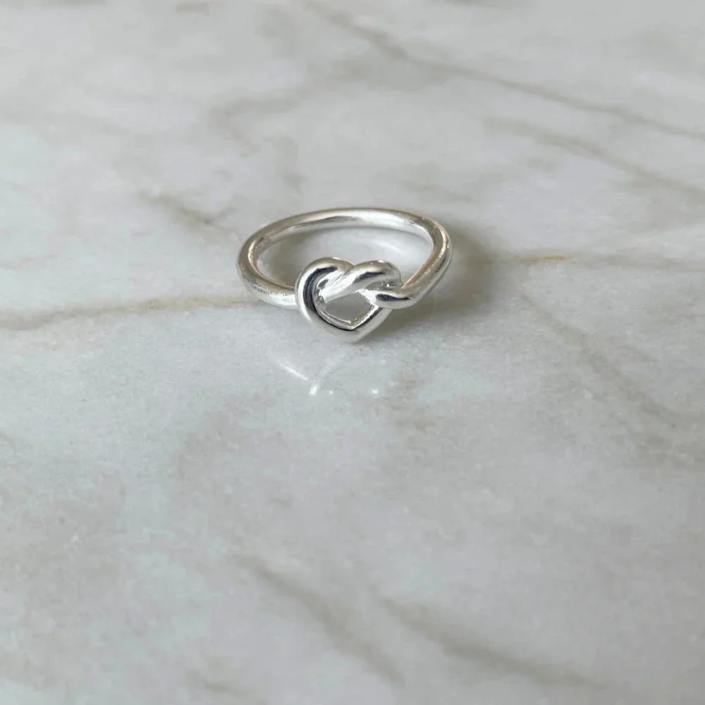 Jane Kønig - Big Tied Heart Ring BTHR-AW25-S - Ring - Image 3
