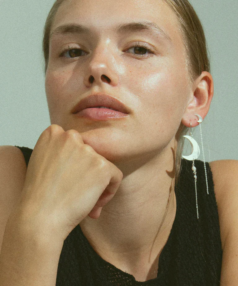 Jane Kønig - Half Moon Earring with pearl chain Left - Silver - Image 2