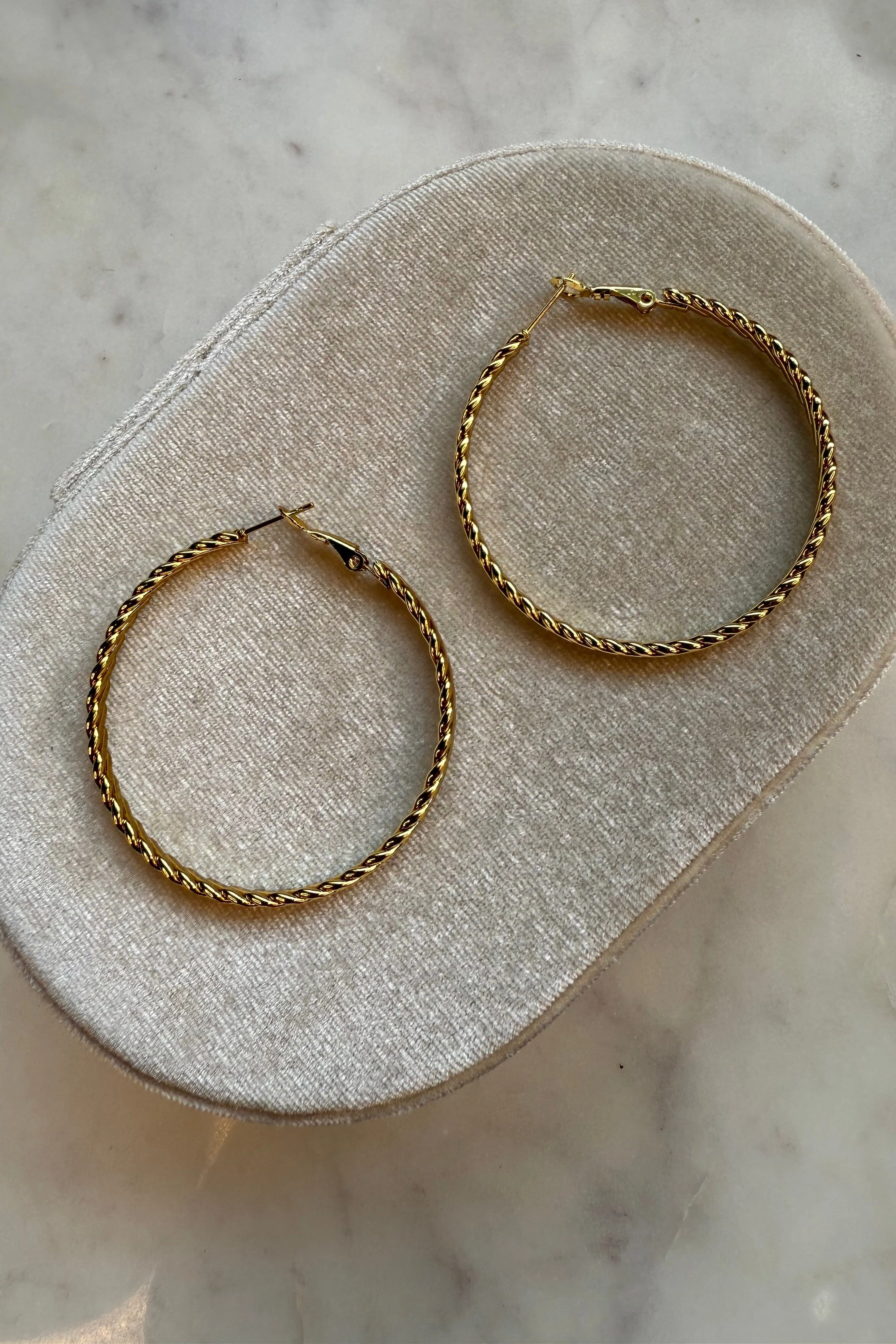 Mellow Moon - Chiara Hoop Earring - Golden - Image 2