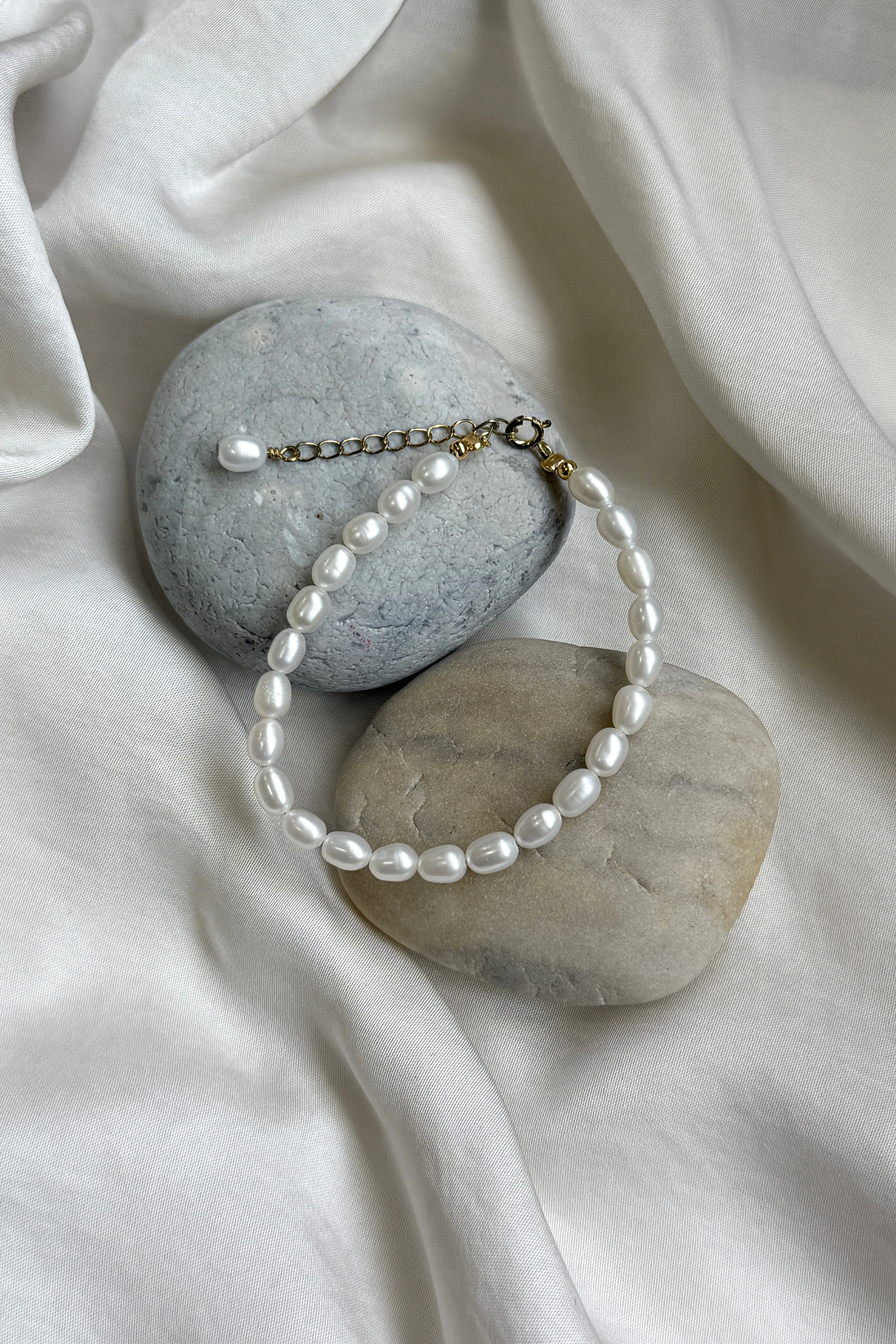 Mellow Moon - Ferskvandsperle Armbånd - Forgyldt - Image 2