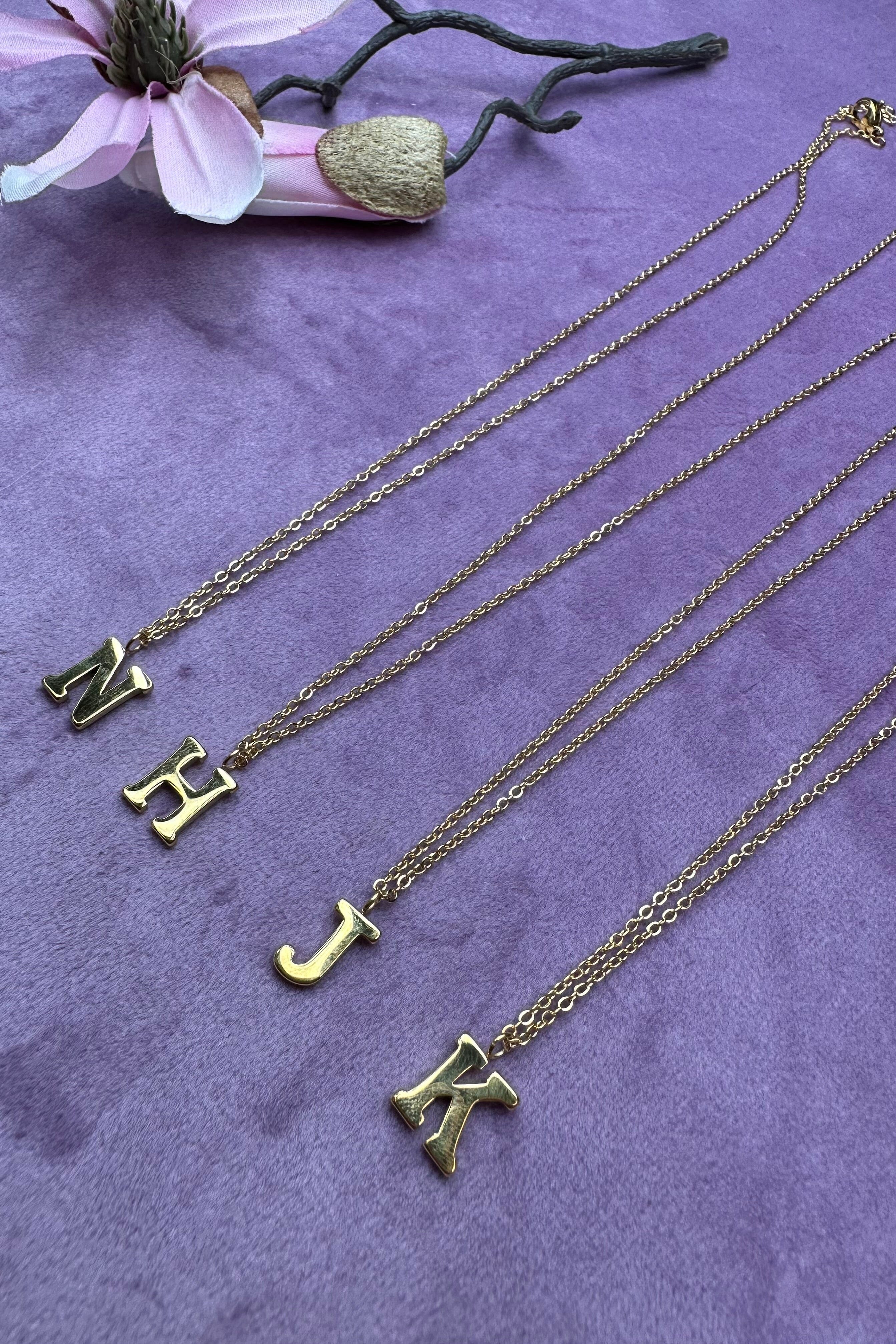 Mellow Moon - Letter Necklace - Forgyldt - Image 8