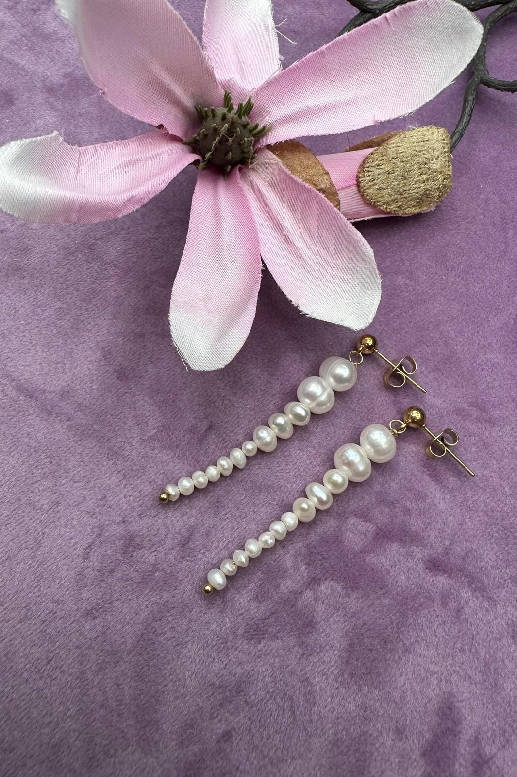 Mellow Moon - One Pearl Long Earring - Forgyldt - Image 5