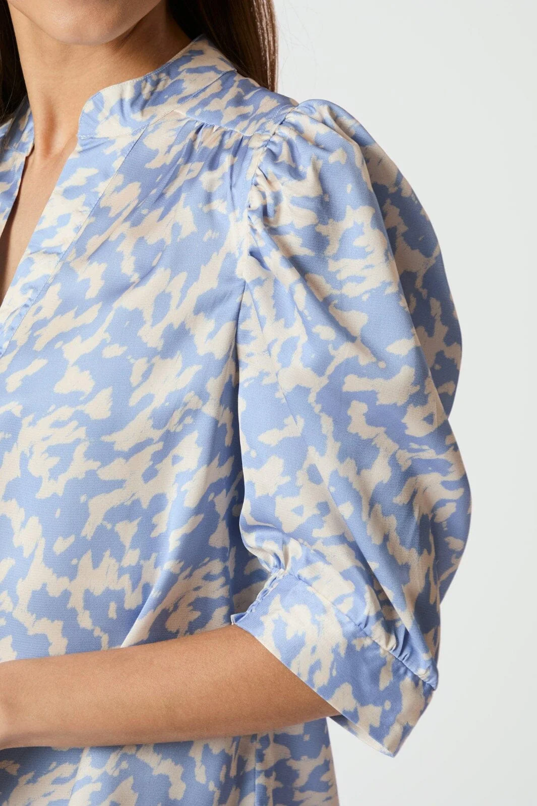 Neo Noir - Roella Graphic Fade Blouse 165274 - 145 - Light Blue - Image 4