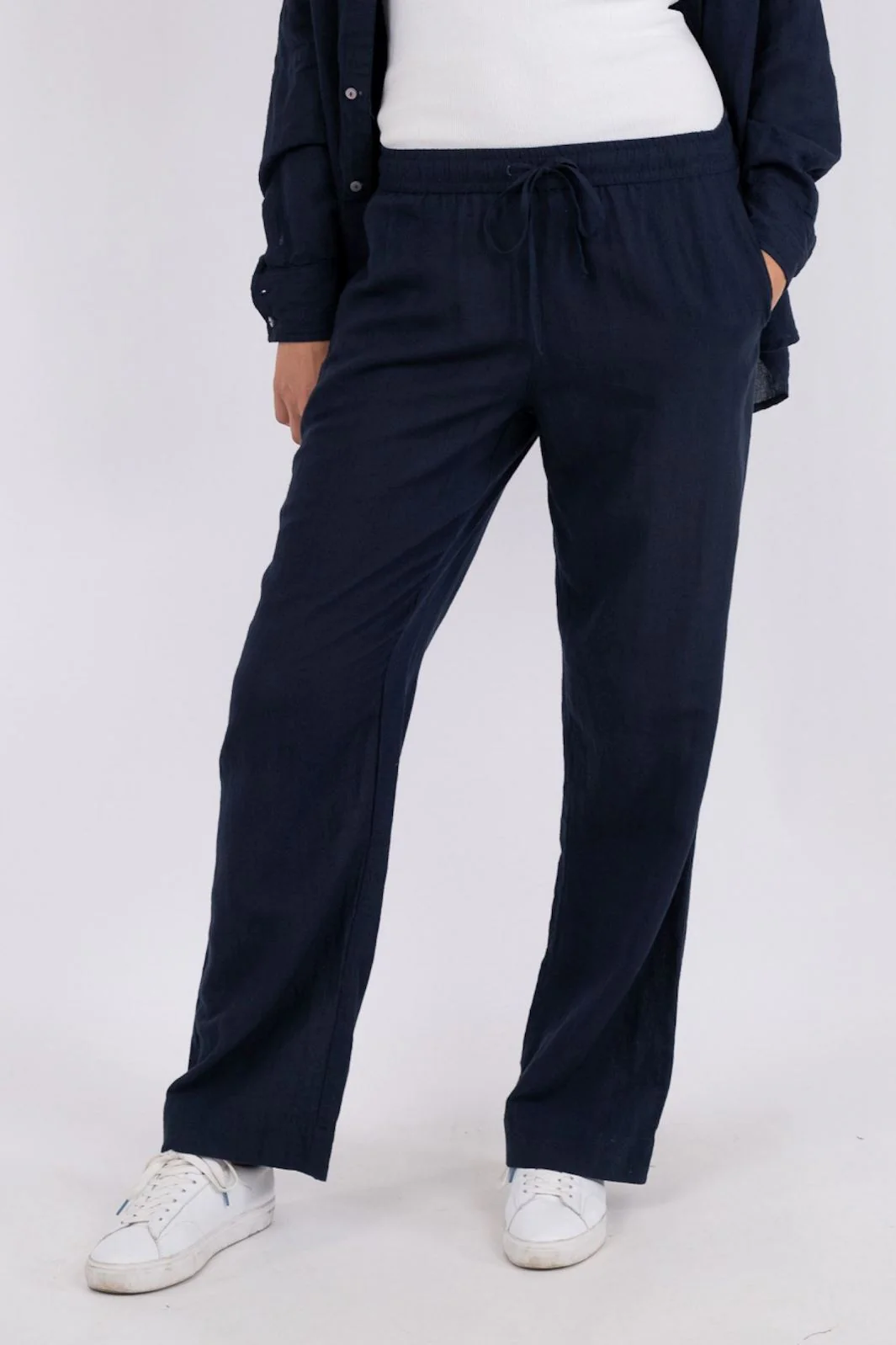 Neo Noir - Sonar Linen Pants - Navy - Image 3