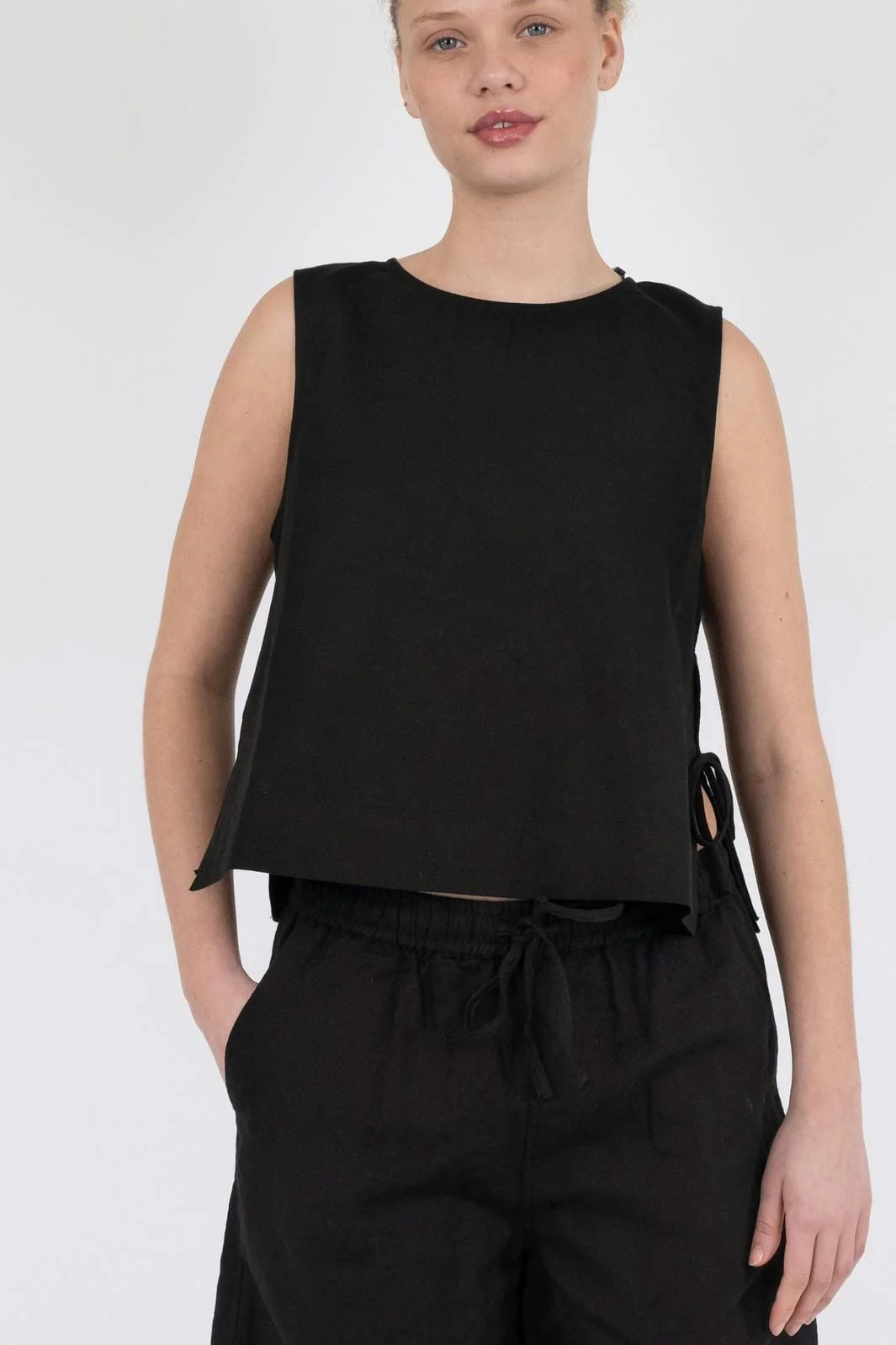 Neo Noir - Svetlana Linen Top - Black - Image 4
