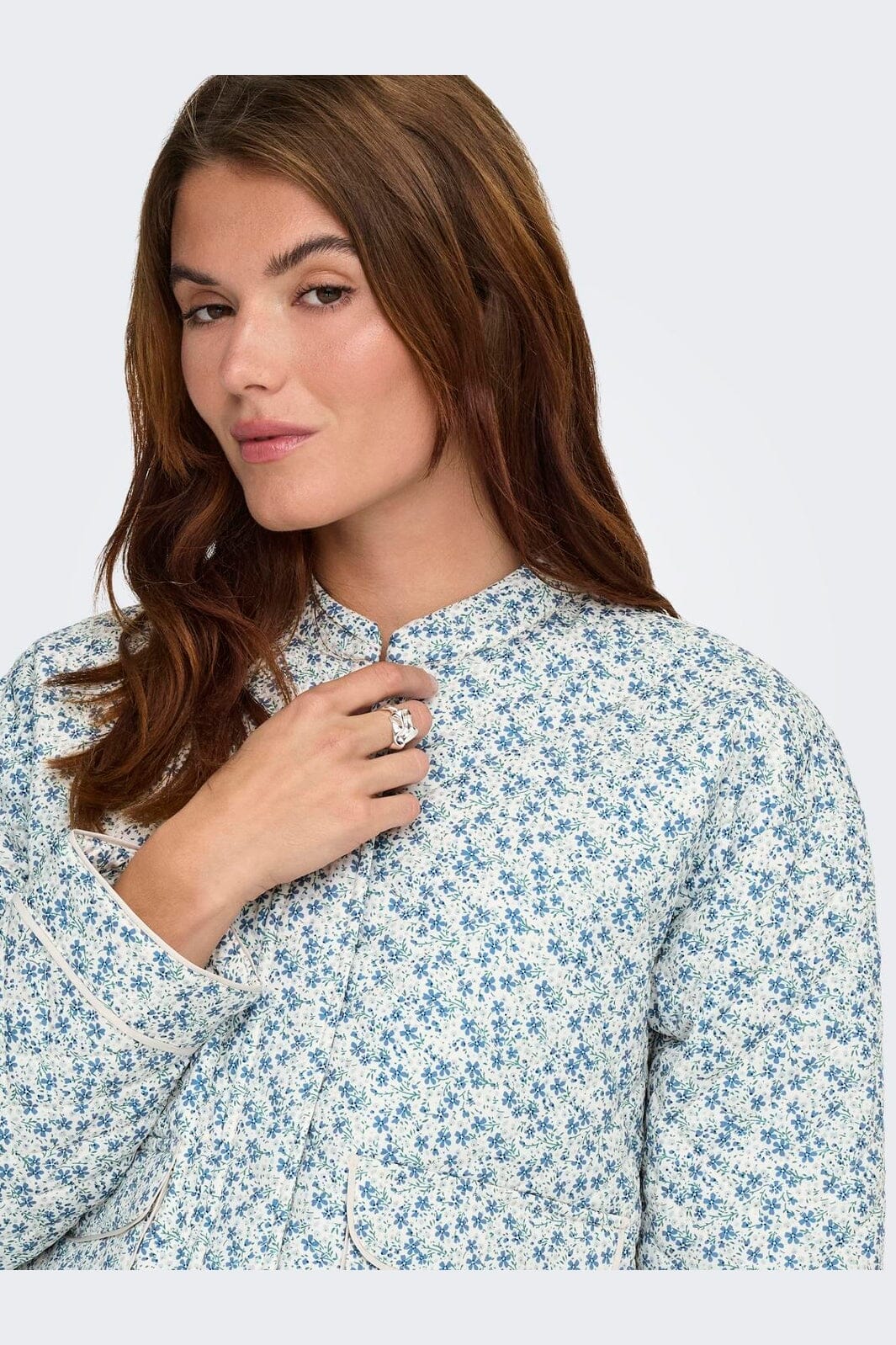 Only - Onlhallie Quilted Jacket - 4983149 Cloud Dancer Blue Ditsy - Image 7