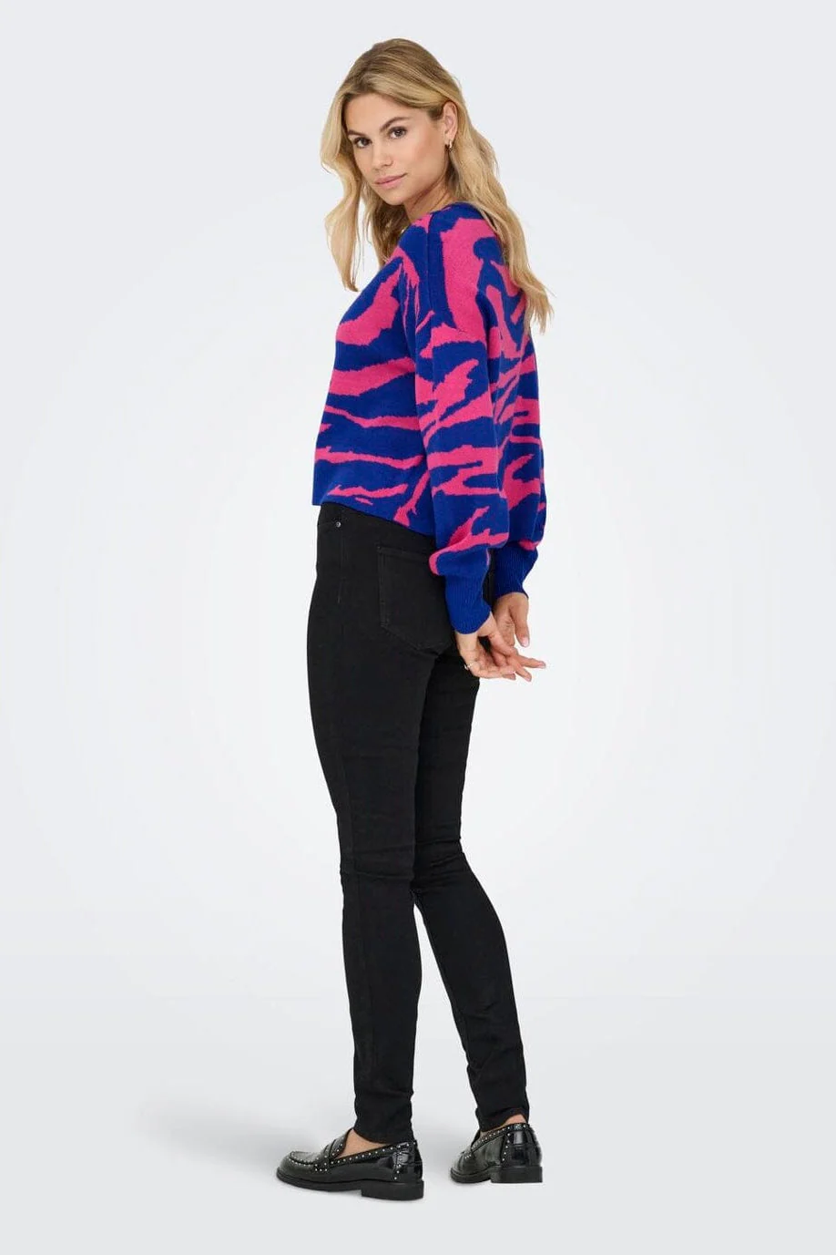 Only - Onlhilla Ls Jq Mix Box O-Neck Knt - 4999698 Dazzling Blue Pink Yarrow - Image 4