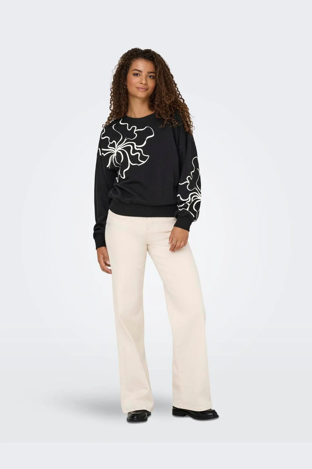 Only - Onlodessa L/S O-Neck Box Ub Swt - 4806648 Black W. Blury Flower - Image 4