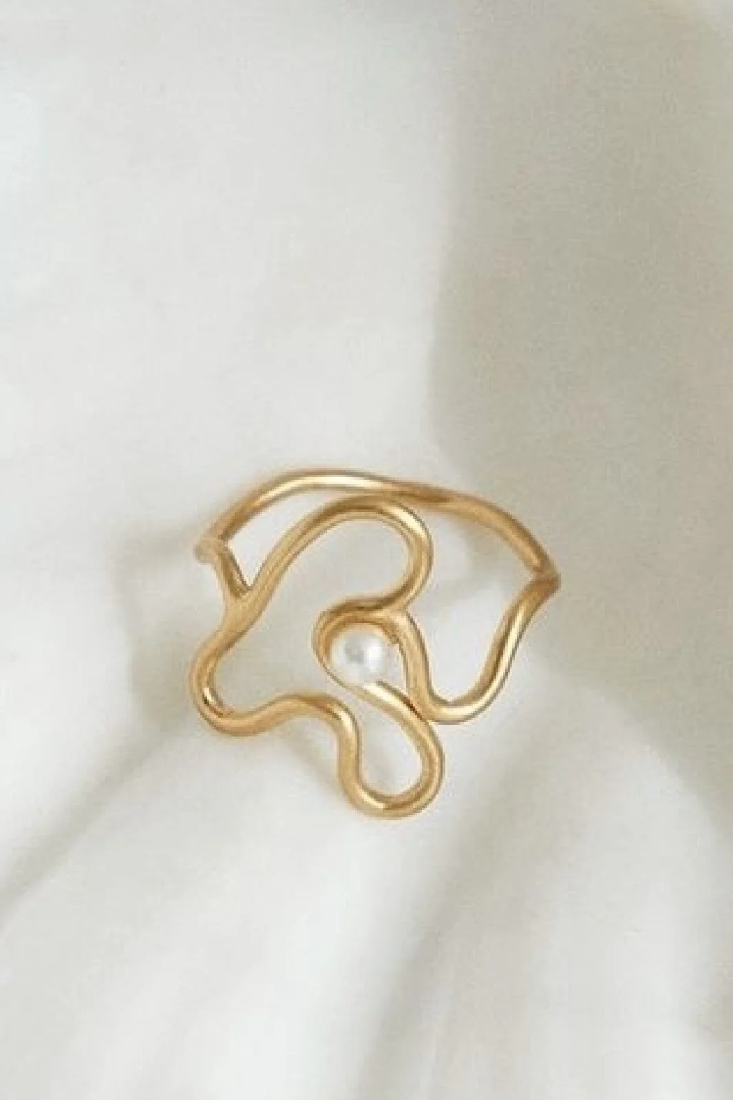 Pernille Corydon Jewellery - Bay Pearl Ring - Golden Plated - Image 4