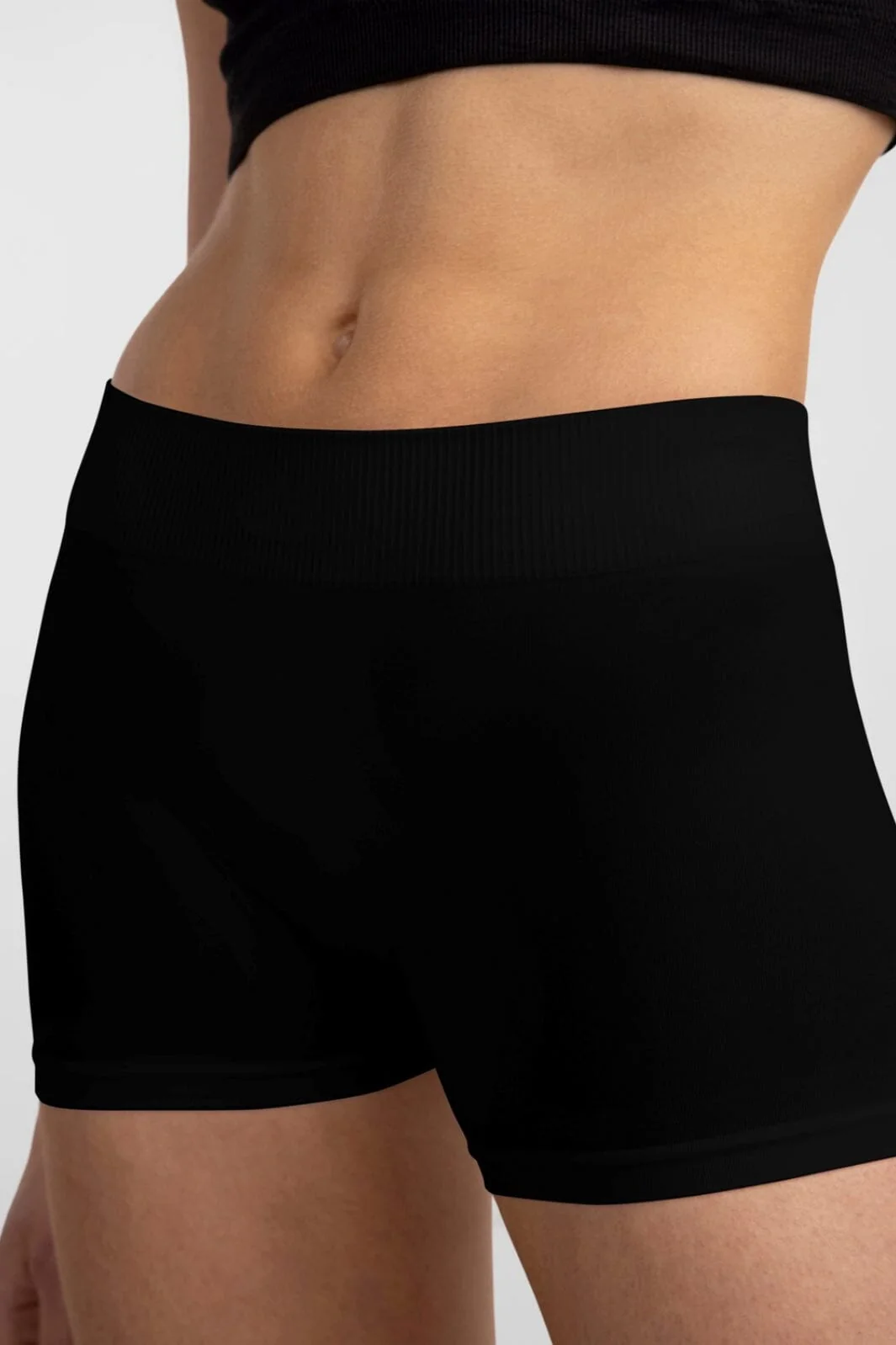 Pieces - London Mini Shorts - Black - Image 3