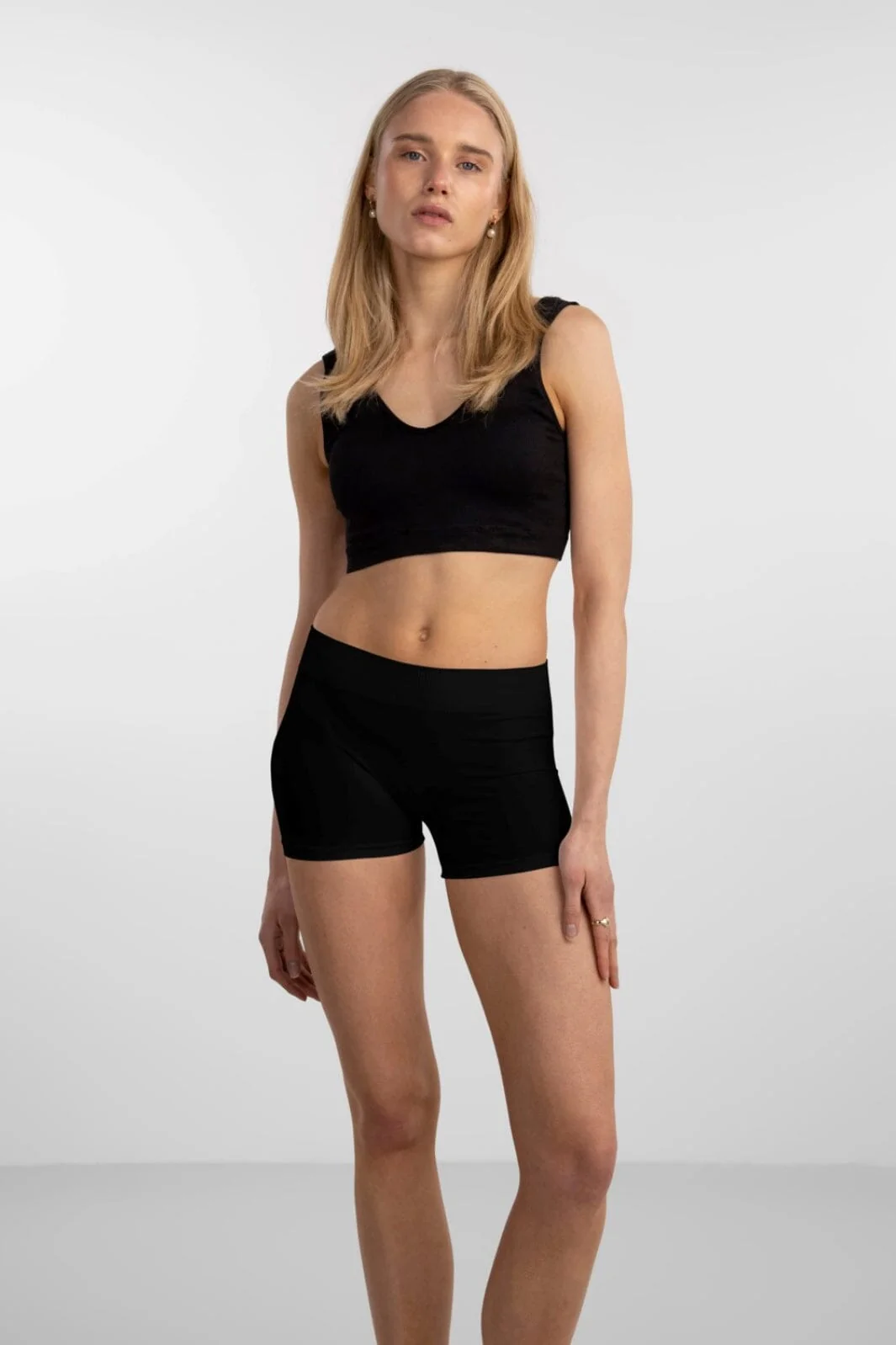 Pieces - London Mini Shorts - Black - Image 5