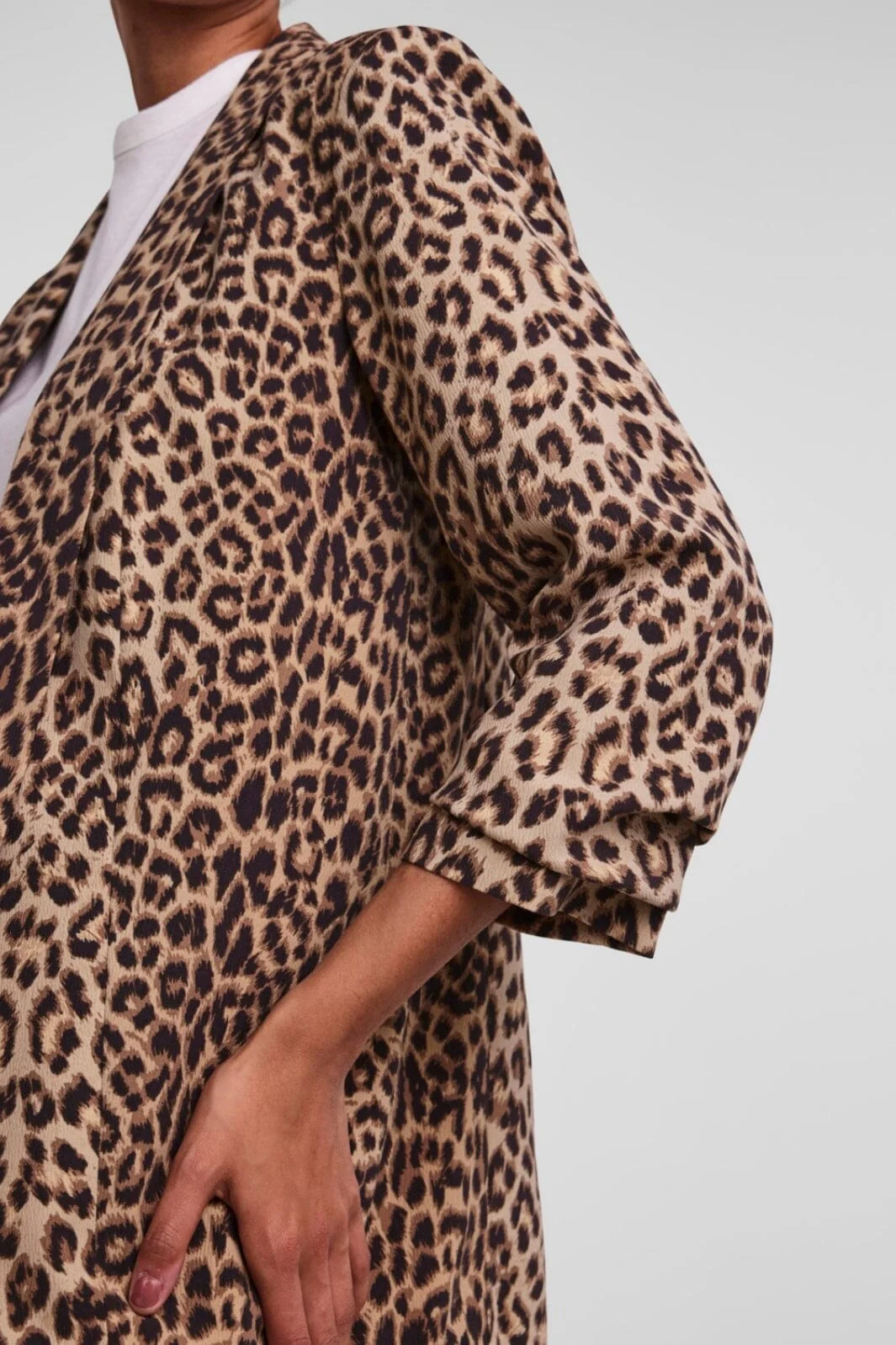 Pieces - Pcbosella 3/4 Printed Blazer - Natural AOP Leo - Image 3