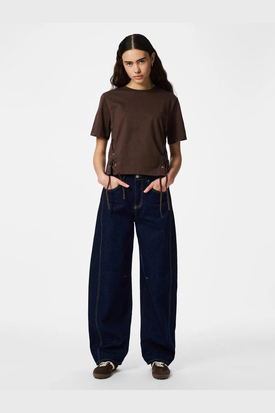 Pieces - Pcfenja Ss Tie Detail T-Shirt Jsr Pp - 5100338 Hot Fudge - Image 2