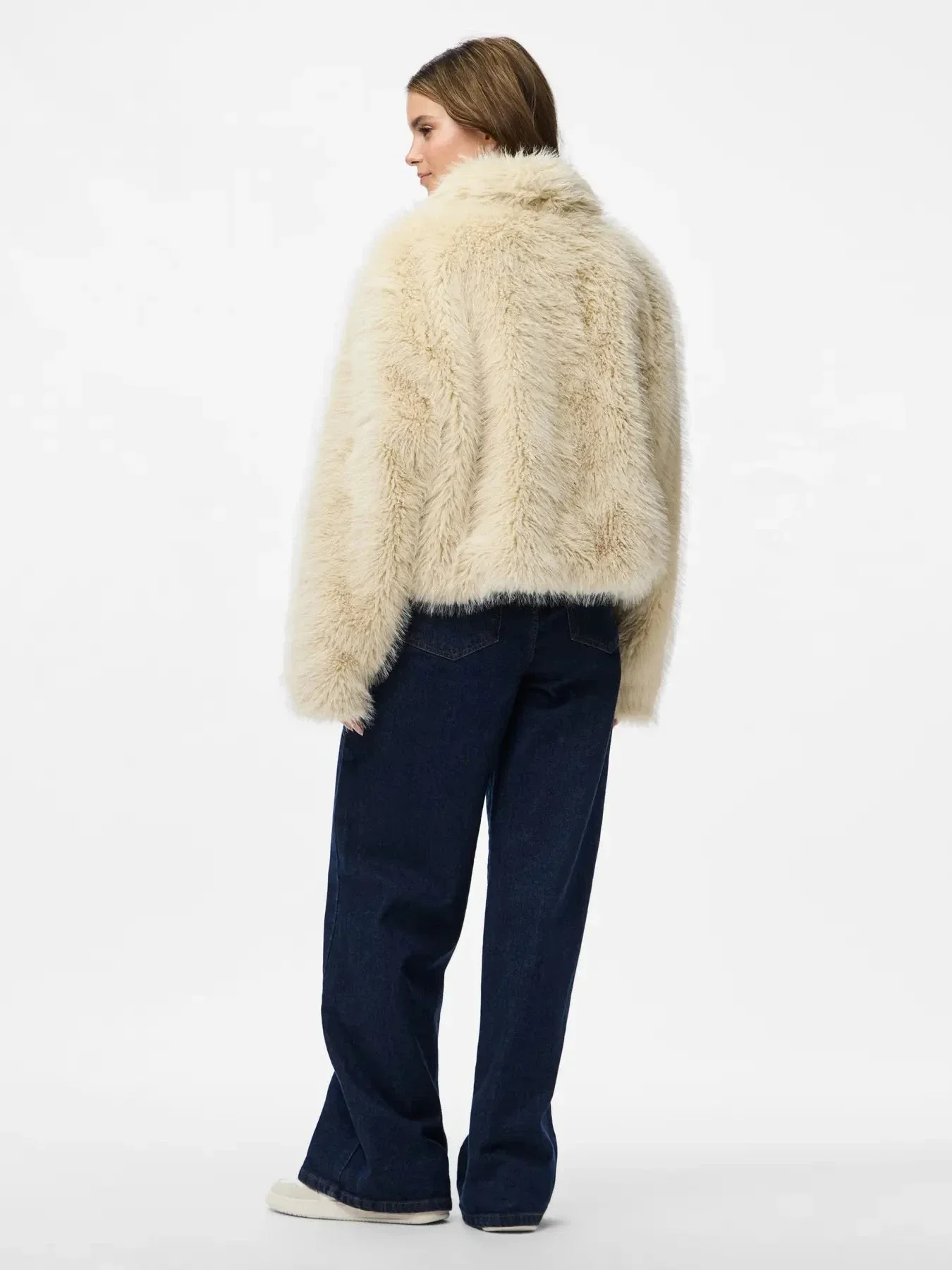 Pieces - Pcjilla Short Fluffy Jacket - 4803752 Birch - Image 4
