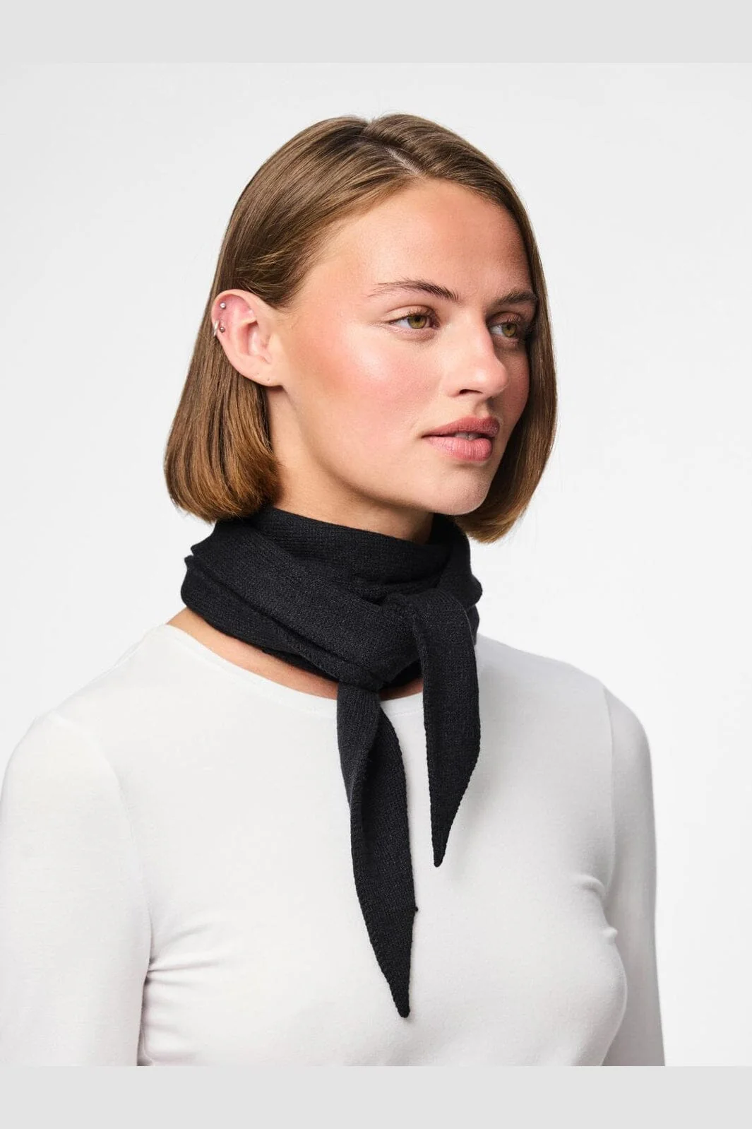 Pieces - Pckomma Triangle Scarf - 4824170 Black - Image 4