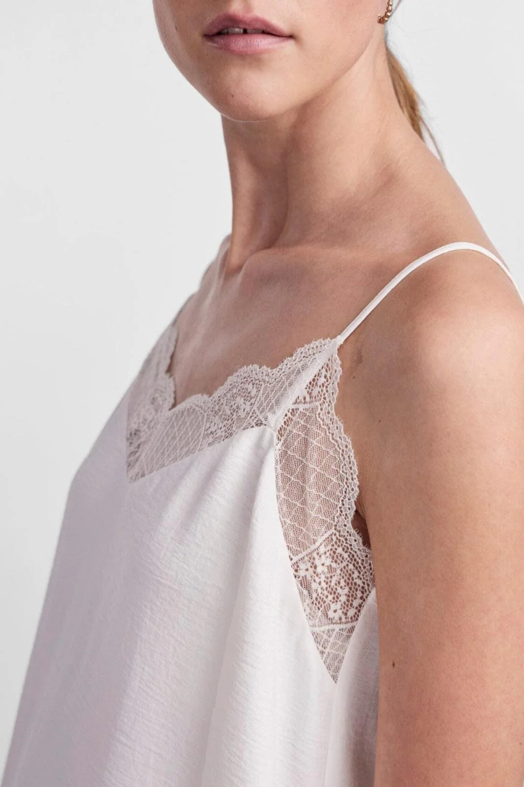 Pieces - Pctiffany Strap Lace Top Bc - Cloud Dancer - Image 5