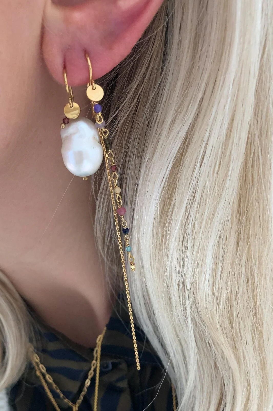 Stine A - Baroque Pearl Earring With Gemstone - 1173-02-S - Image 2
