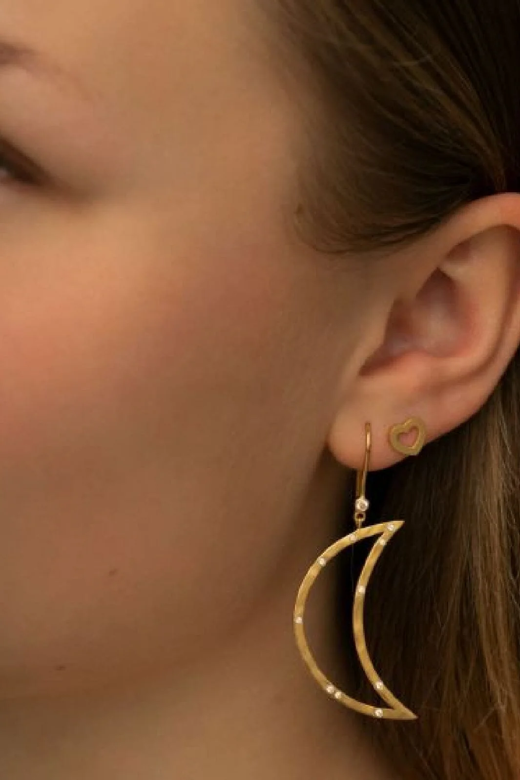 Stine A - Petit Open Love Heart Earring Goldenen - 1261-02-S - Image 3