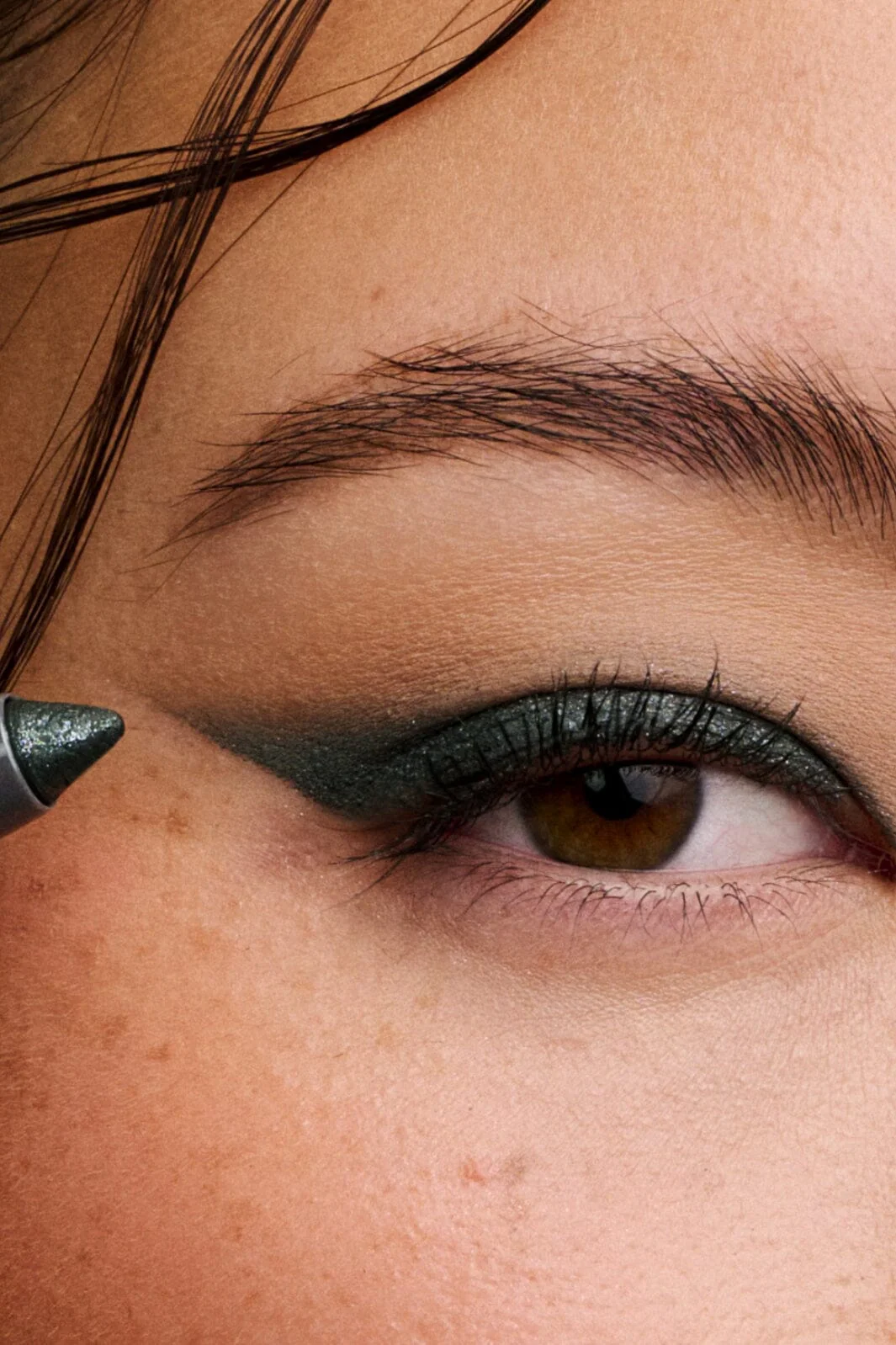 Wonderskin - IYKYK Eyeshadow Stick - Green Smoke WS-IKK-GRSM - Green Smoke - Image 2