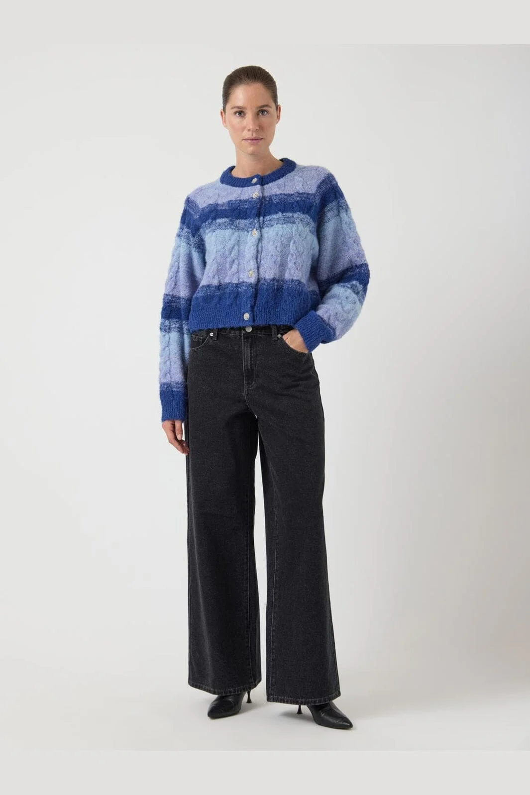YAS - Yasmegano Ls Knit Short Cardigan - 4827614 Dazzling Blue Vista Blue+Clear Sky - Image 3